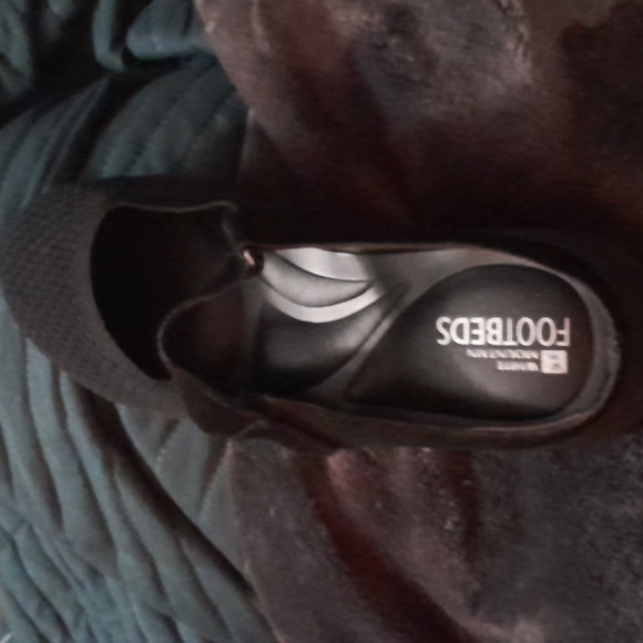 Shoes - Picture 2 of 4